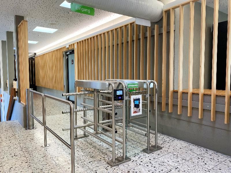 Hallenbad Der Eingangsbereich des Hallenbads.