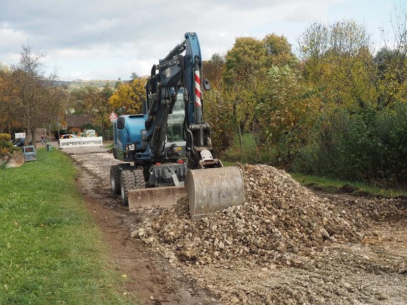 Sanierung des Geigenwegs Ein Bagger